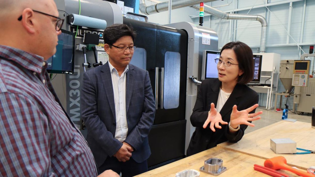 TechPurdue's tweet image. Noori Kim, assistant professor of engineering technology, hosted Seung Ki Moon, an associate professor and assistant chair for research at Nanyang Technological University (Singapore). Read more here:
polytechnic.purdue.edu/newsroom/kim-h…
