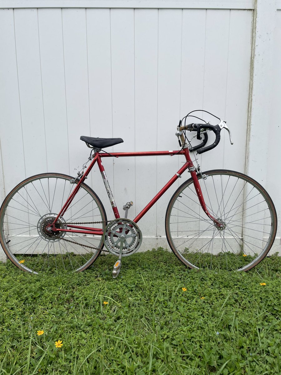 Sp0ncerv's tweet photo. Bike I purchased for two dollars and twelve cents at goodwill, maybe this is the path to becoming a restoration youtuber https://t.co/enrWf8IQOn