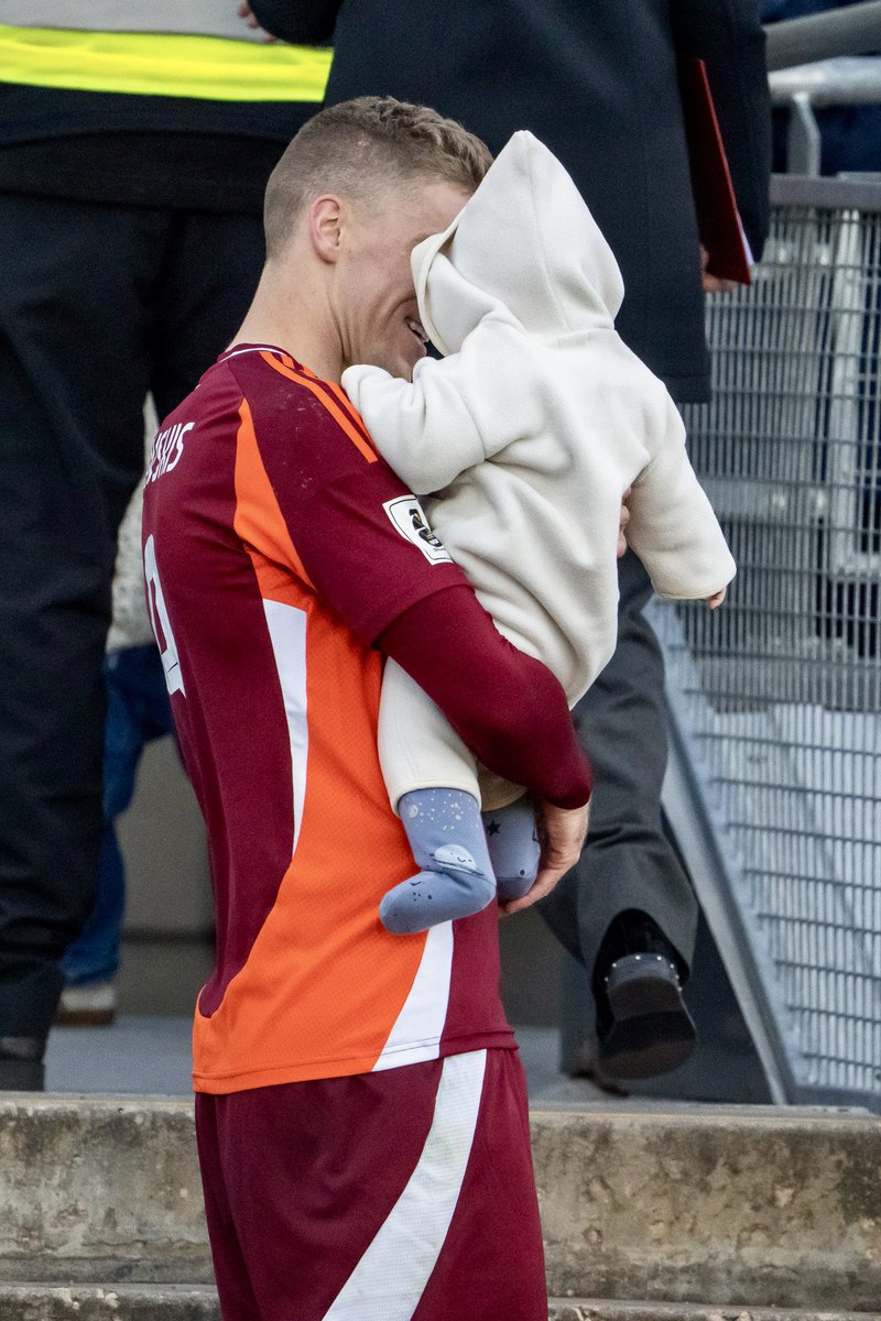 elittesport's tweet photo. Mazajiem jebkura mūsu izlases spēle ir svētki ❤️⚽️🇱🇻 @kajbumba
#LatvijasIzlase #11vilki #WCQ #LVAAND https://t.co/XFZ2oODXNQ