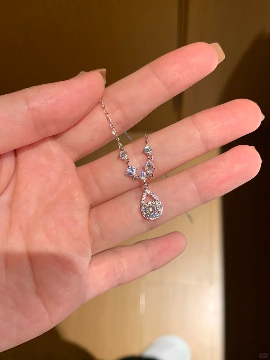 halisumar's tweet image. Small treasure, huge happiness! This necklace just made my day shine brighter ✨😍