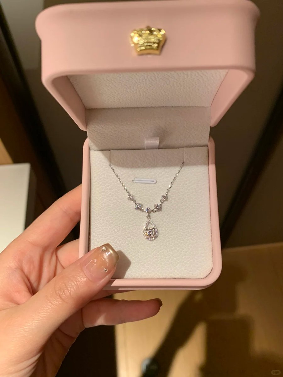 halisumar's tweet image. Small treasure, huge happiness! This necklace just made my day shine brighter ✨😍