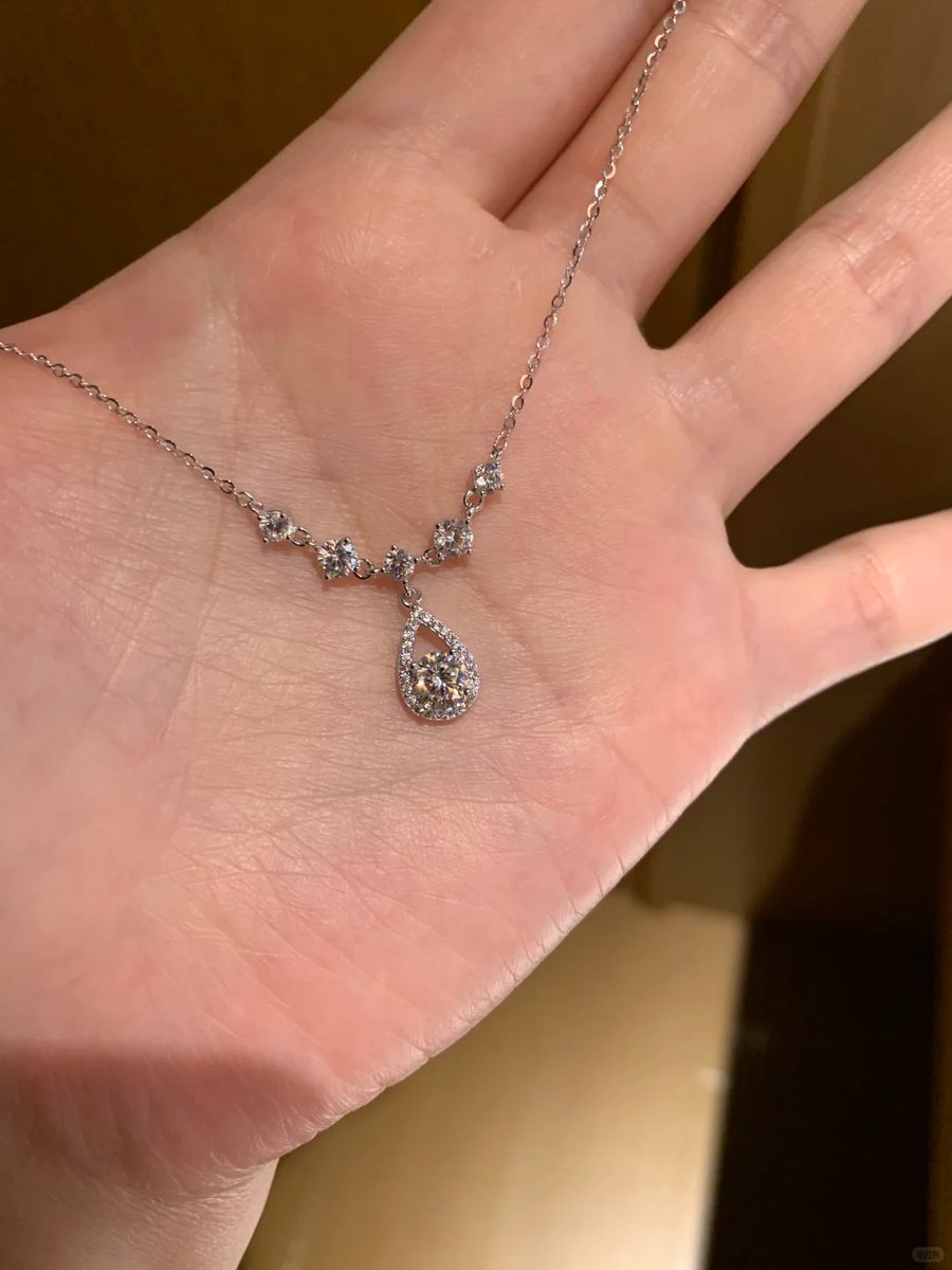 halisumar's tweet image. Small treasure, huge happiness! This necklace just made my day shine brighter ✨😍