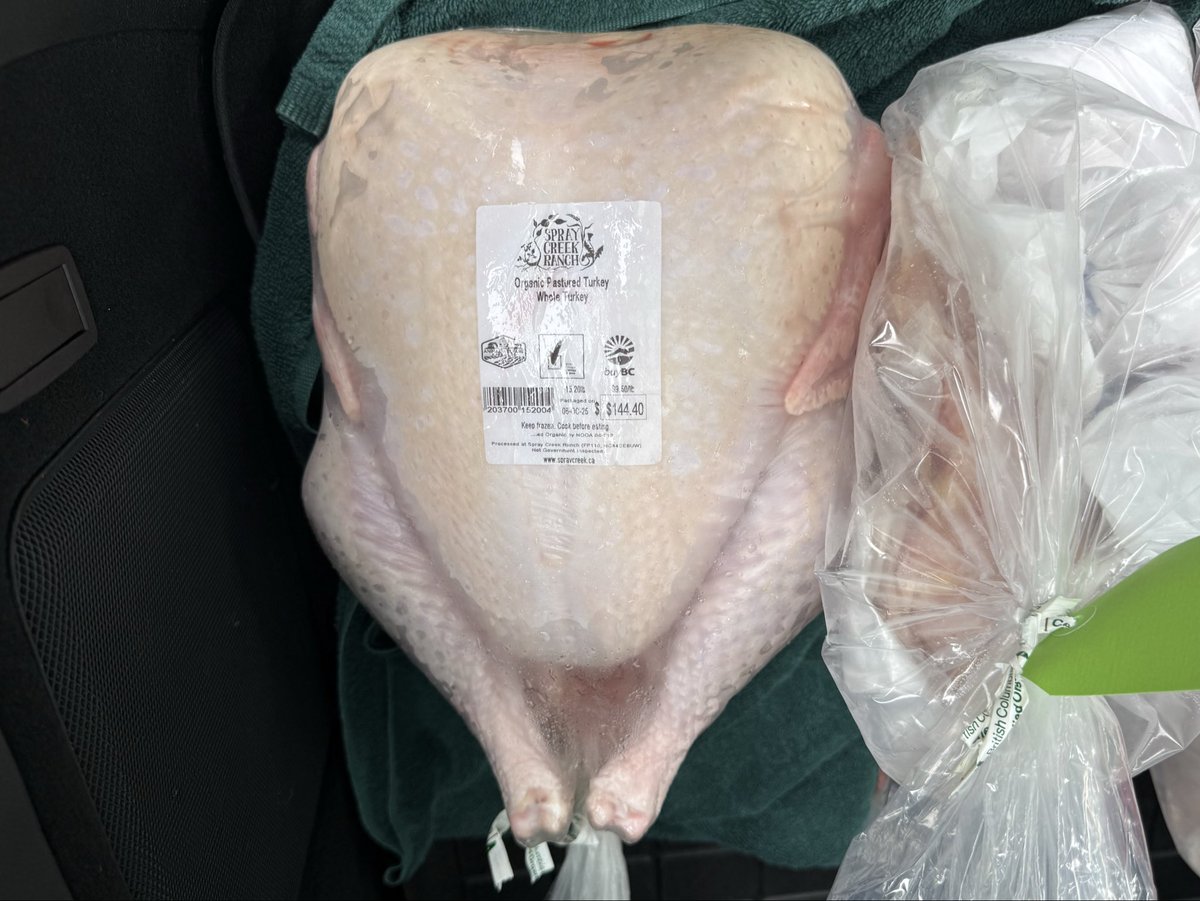 MarksGonePublic's tweet photo. Farmer from Lillooet drove my meat order all the way to Squamish so I could pick up my turkey local food systems at work 🧑‍🌾🚚🍗 #BCFarms #Squamish
Happy Thanksgiving Everyone :)
SPRAY CREEK ROAST TURKEY
This recipe is adapted from Alton Brown’s Classic Brined and Roasted Turkey
How to Roast a Turkey

https://t.co/e7Zsej8BKJ