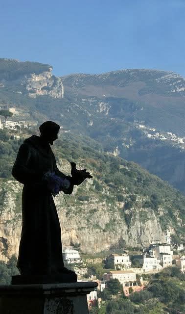 "Συμπεριφορά είναι αυτό που κάνει ένας άνθρωπος, όχι αυτό που σκέφτεται ή αισθάνεται ή πιστεύει."

~ Emily Dickinson ~