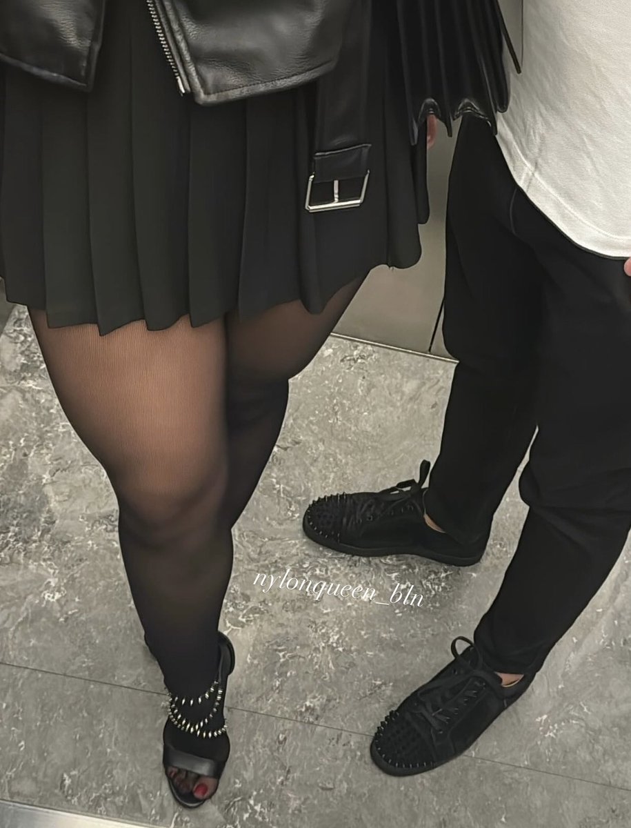 Doppelter Session - doppelte Louboutins (rote Sohlen) zum sauber lecken 🦶👅 welcher cucki würde sich ernsthaft dazu trauen sich willenlos benutzen zu lassen? 😈