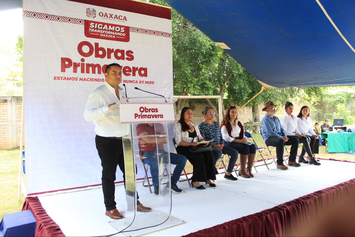 SIC_GobOax's tweet photo. representación de la #SIC, acompañó a la inauguración de dos aulas, reafirmando el compromiso del Gobierno del Estado con la educación y la transformación de Oaxaca. 📚✨

Agradecemos al presidente municipal C. Pawel Celaya Arellanes, las autoridades escolares y al comité de https://t.co/zstpZAoUPd