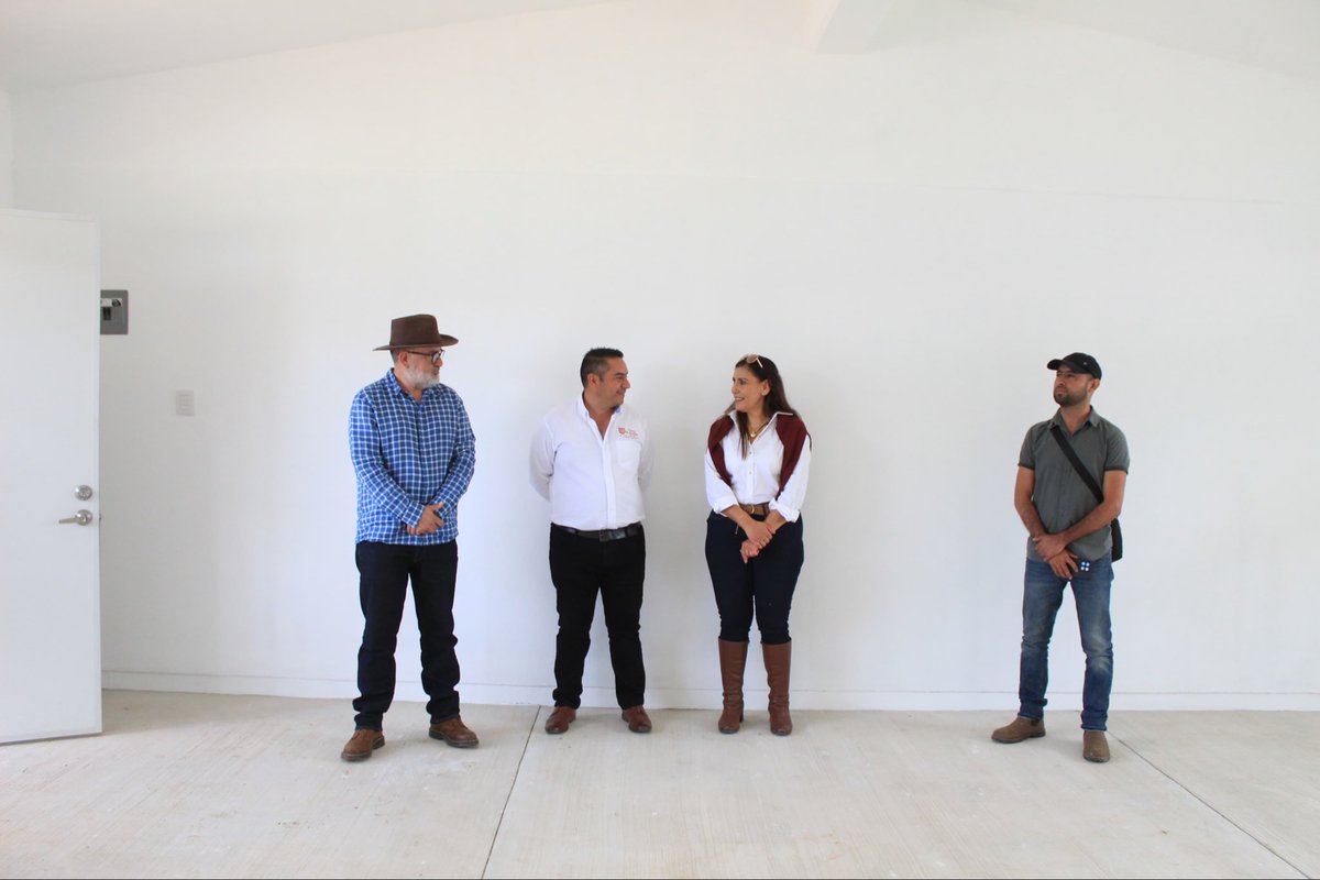 SIC_GobOax's tweet photo. representación de la #SIC, acompañó a la inauguración de dos aulas, reafirmando el compromiso del Gobierno del Estado con la educación y la transformación de Oaxaca. 📚✨

Agradecemos al presidente municipal C. Pawel Celaya Arellanes, las autoridades escolares y al comité de https://t.co/zstpZAoUPd
