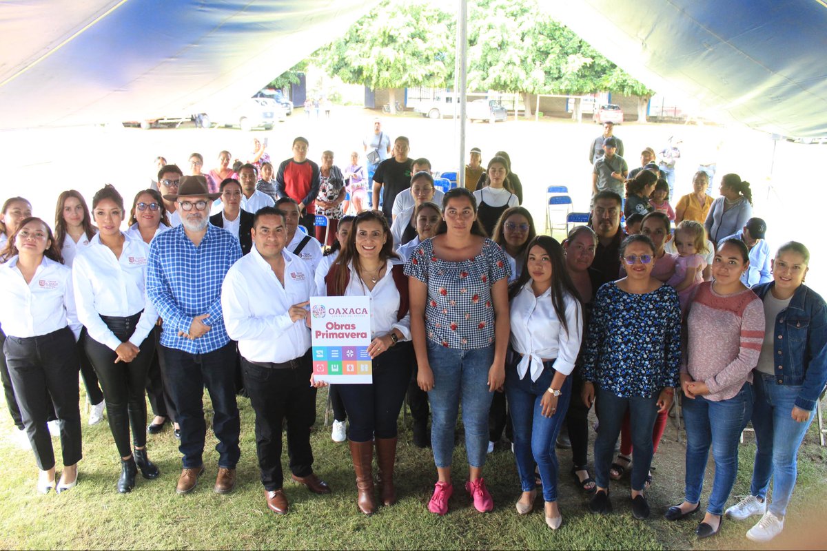 SIC_GobOax's tweet photo. representación de la #SIC, acompañó a la inauguración de dos aulas, reafirmando el compromiso del Gobierno del Estado con la educación y la transformación de Oaxaca. 📚✨

Agradecemos al presidente municipal C. Pawel Celaya Arellanes, las autoridades escolares y al comité de https://t.co/zstpZAoUPd