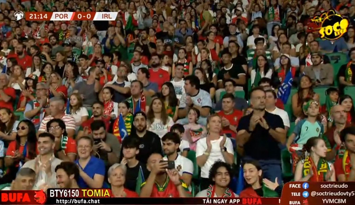 UnitedAlex7's tweet image. Standing ovation by the entire stadium in the 21st minute for Diogo Jota โค๏ธ