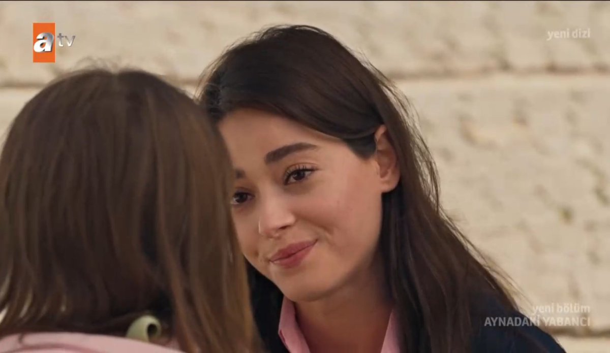 Simay Barlas adeta gözleriyle oynuyor ne güzel sahneydi öyle. Bayıldım. 

#AynadakiYabancı