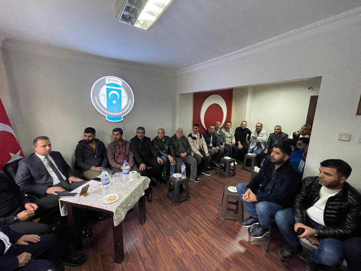 İstanbul'da yaşayan Suriyeliler, yeni Suriye Parlamentosunda Halep Milletvekili olarak seçilen Dr. Tarık Sulo Cevizci'ye, Suriye Türkmen Dernekler Federasyonu bınasında tebrik ziyareti düzenlediler.