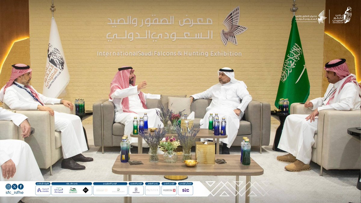 SFC_ISFHE's tweet image. 📸 | جانب من زيارة معالي وزير الصحة @SaudiMOH فهد الجلاجل 
لـ #معرض_الصقور_والصيد_السعودي_الدولي 2025

#عالم_يشبهك