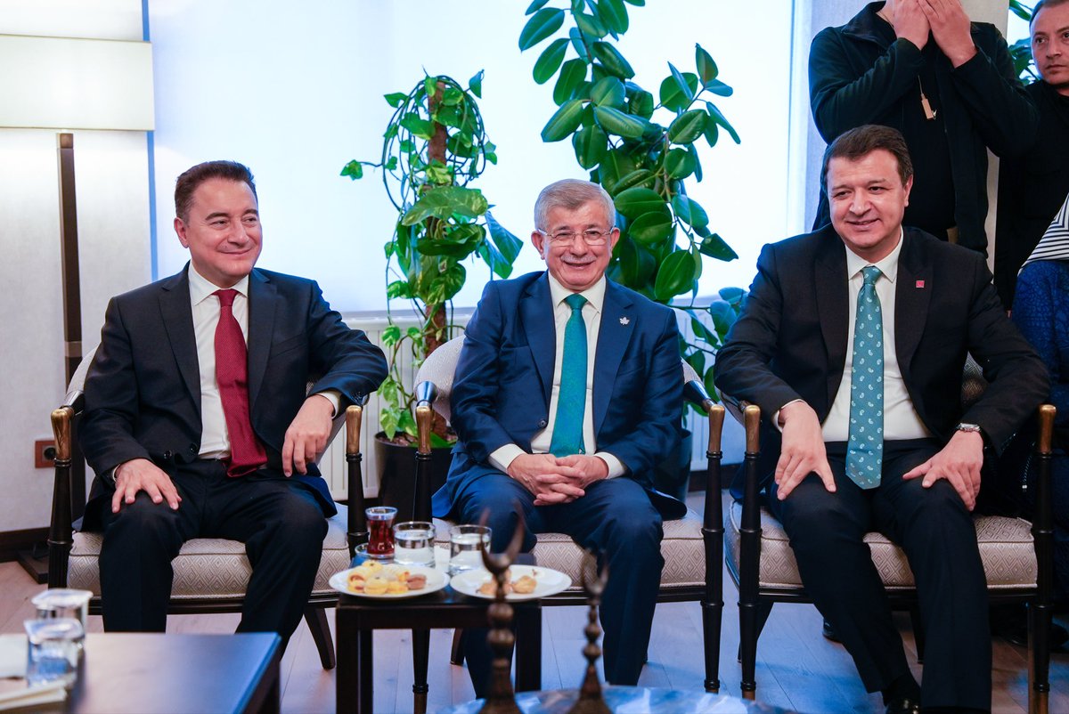 Ahmet_Davutoglu's tweet photo. Yeni Yol Grubumuzu oluşturduğumuz; DEVA Partisi Genel Başkanı Sayın Ali Babacan’a ve Saadet Partisi Genel Başkanı Sayın Mahmut Arıkan’a ve beraberinde kıymetli Genel Başkan Yardımcıları ile Milletvekillerine bu anlamlı günümüzde yanımızda olarak bizlere güç kattıkları için teşekkür ediyorum.

@alibabacan @mahmutarikansp