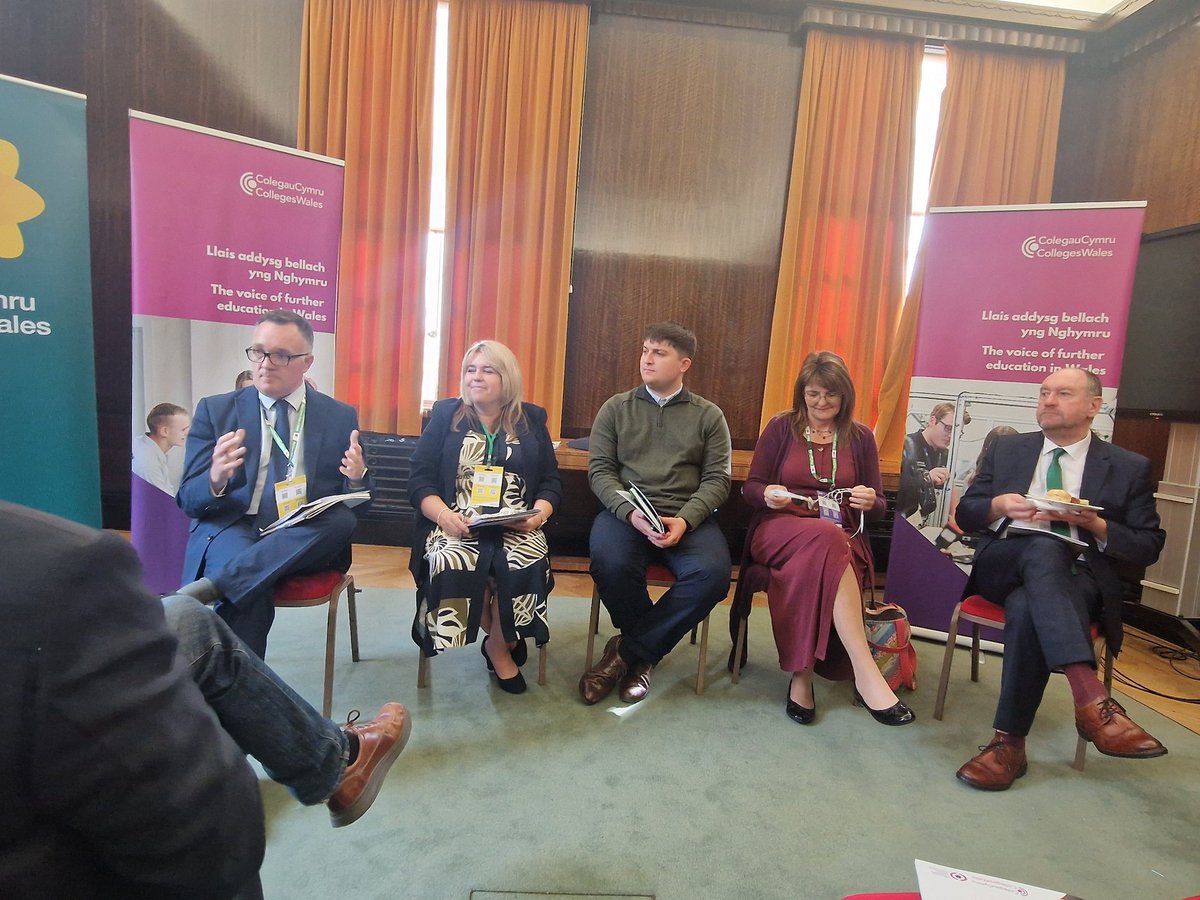 LisaMytton's tweet image. Great to be at @Plaid_Cymru conference today valuable discussions on skills, education &amp;amp; employment Also great to catch up with @ColegauCymru colleagues! @NTFWwbl @cefincampbell @RhunapIorwerth 👏
#Apprenticeships #Skills #Education #PlaidCymru