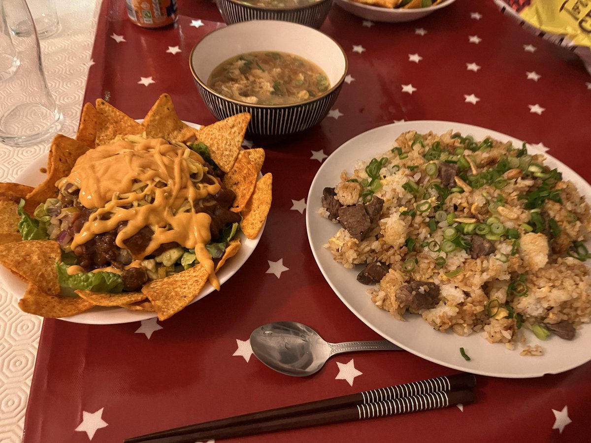 ガーリックチャーハンとタコスサラダ！
今日は妻と一緒に作った！