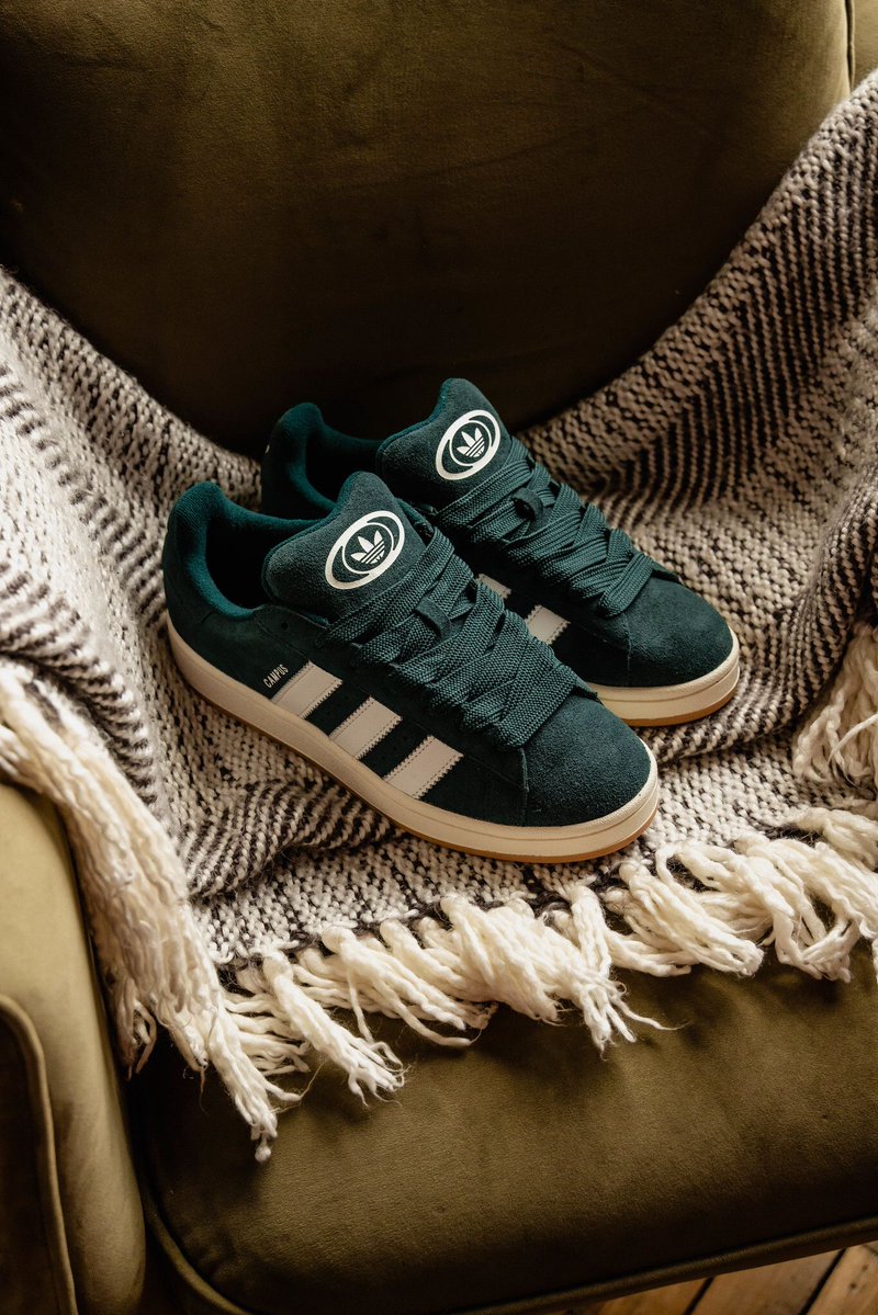 KicksFinder's tweet image. 🍂 From football Sundays to orchard runs and holiday countdowns—whatever your fall looks like, we’ve got the @adidasus staples to match the moment. Tap in for our Fall/Winter shopping guide. 

&amp;gt;&amp;gt; buff.ly/rAUCDW1