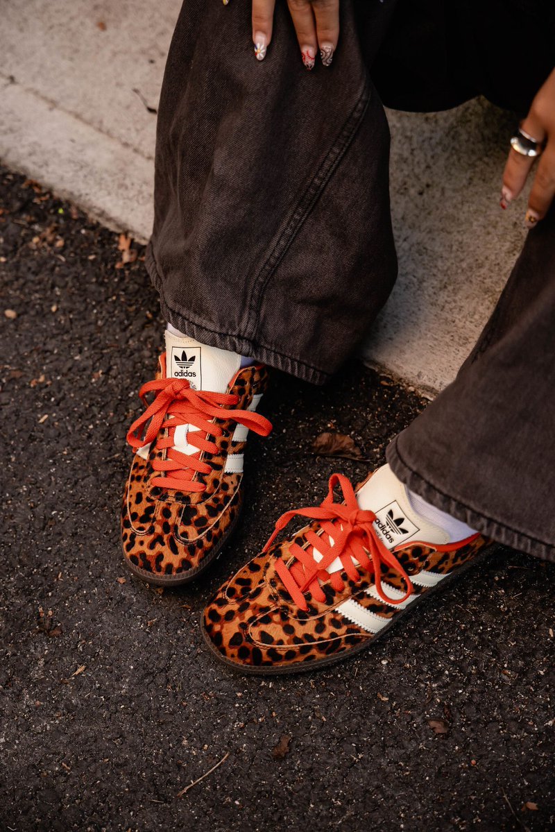 KicksFinder's tweet image. 🍂 From football Sundays to orchard runs and holiday countdowns—whatever your fall looks like, we’ve got the @adidasus staples to match the moment. Tap in for our Fall/Winter shopping guide. 

&amp;gt;&amp;gt; buff.ly/rAUCDW1
