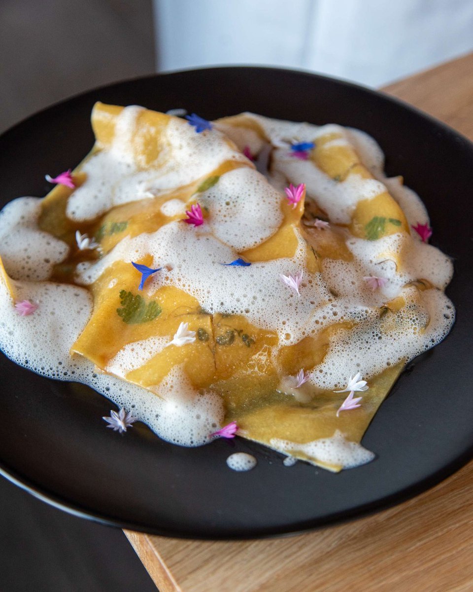 71Above's tweet image. Handkerchief Pasta | First Course
Delicate hand-rolled pasta, laminated with fresh herbs and draped over braised chicken thighs, maitake mushrooms, and a silky celery root purée.
#71Above #DTLA #FineDining #Michelin #AOD