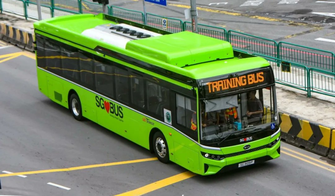 tphuang's tweet image. BYD won bid for Singapore's autonomous bus service pilot project -> 1st official L4 bus project
Will begin in mid 2026 on route 191 & 400. Consortium of BYD, MKX Tech & MOGOX won the bid.
mp.weixin.qq.com/s/iVGiBaUTyHVC…