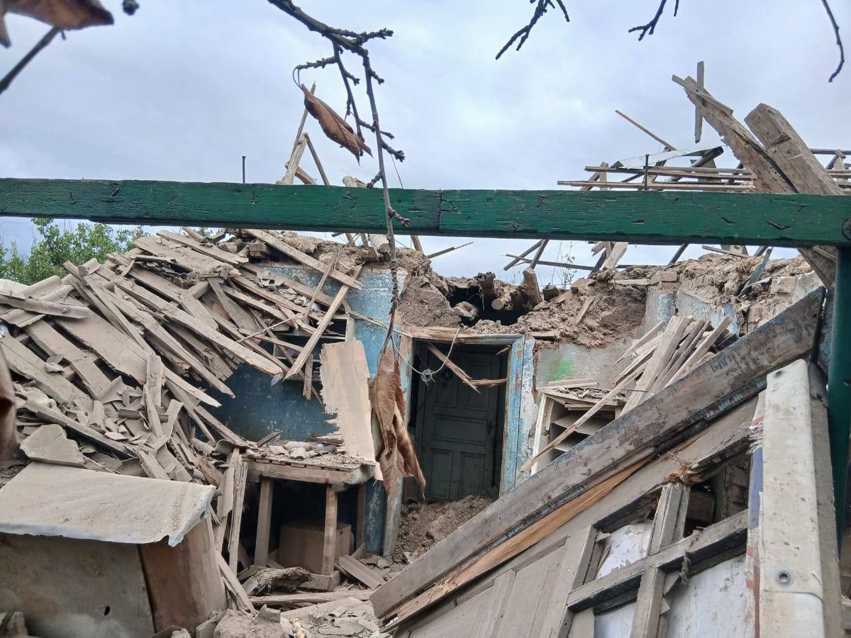 Nikopolgram's tweet image. russians shelled the district with artillery and attacked with FPV drones.

In Nikopol, a 23-year-old woman was killed in an FPV drone attack. 

Two more people — a 62-year-old man and a 37-year-old woman — were injured and are receiving outpatient care.