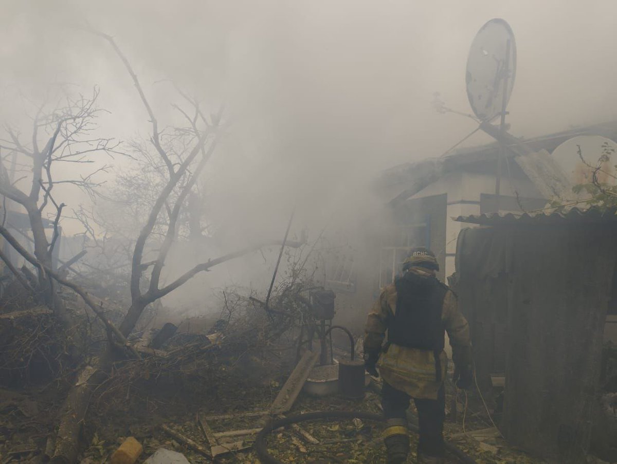 Nikopolgram's tweet image. russians shelled the district with artillery and attacked with FPV drones.

In Nikopol, a 23-year-old woman was killed in an FPV drone attack. 

Two more people — a 62-year-old man and a 37-year-old woman — were injured and are receiving outpatient care.