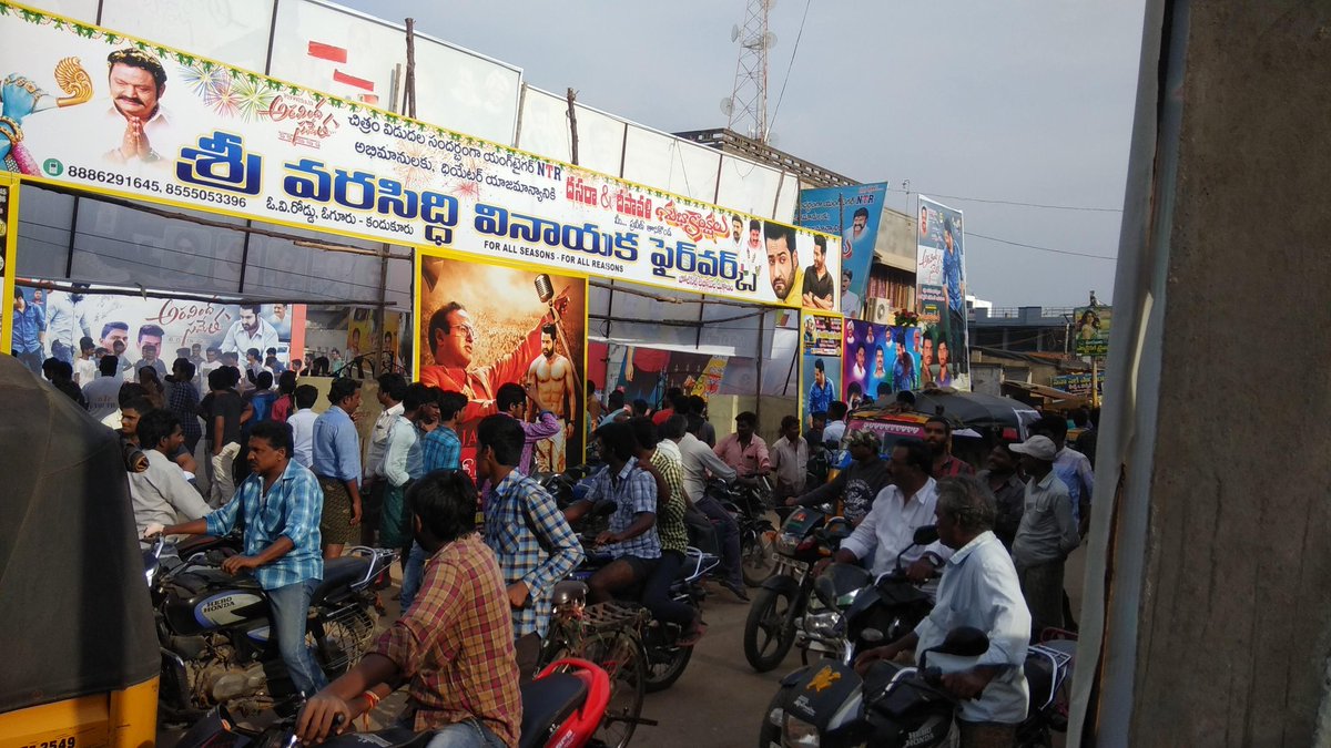 Tarak_Avinash's tweet photo. Kandukur town lo only bs nundi 3lks(ATR) & day1 6lks gross pettina 1st movie
Tiger mass ๐ฅ๐๐ป
All Time Record gross by 60k margin ๐ฅ
Day1 Town Gross -6.3lks
#7yearsforASVR https://t.co/plpCMfMPEl