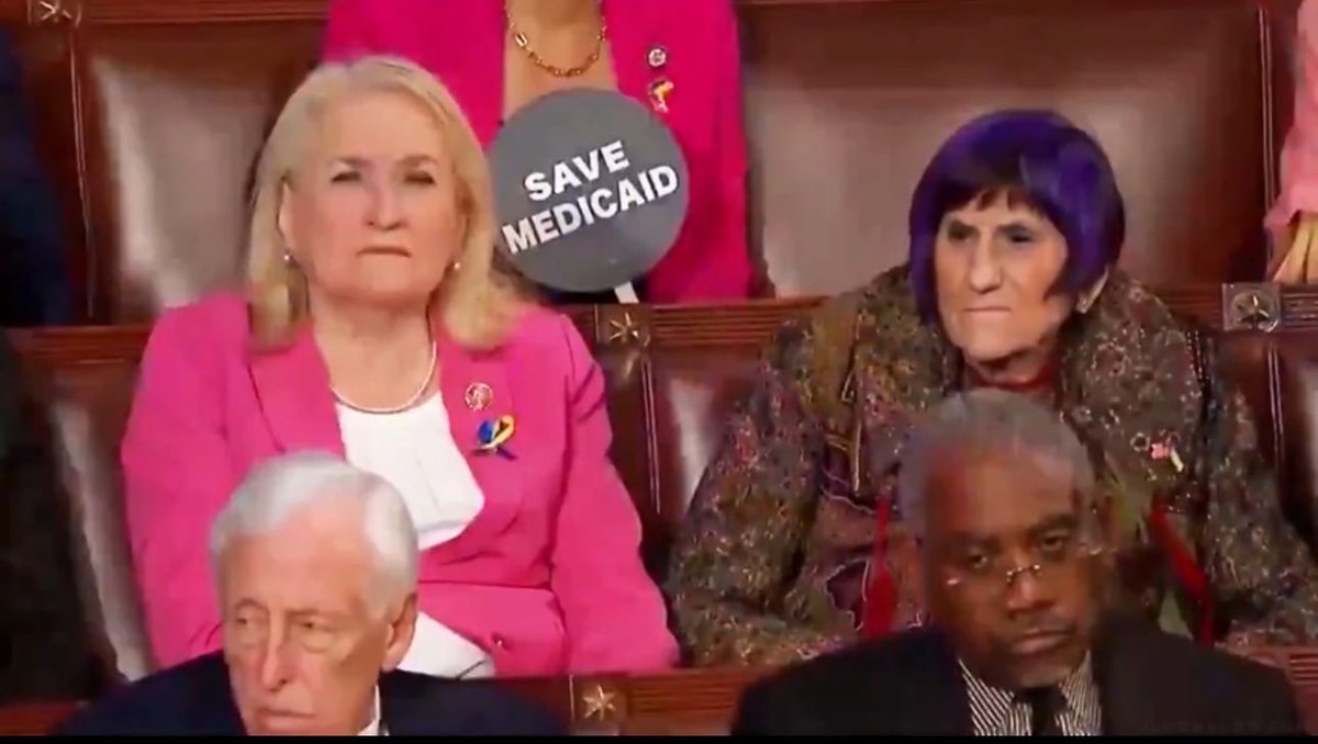 sambone1010's tweet image. Doesn’t this look like a cool and motivated bunch. All you left-wing college students — you look up to this? This is who you think can fix issues? They don’t look motivated enough to finish a children’s puzzle.