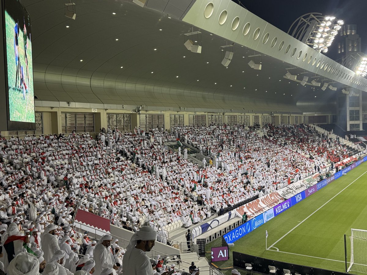 الف الف الف مبرووووووووووووووك للشعب الاماراتي العزيز

بدون مبالغة .. 50% من سبب الانتصار هو هذا الجمهور

هذا الجمهور قطع المسافات من مدن بعيده، صنعوا الحدث فعليًا في جميع أنحاء الدوحة!

تستحقون الفرحة والله العظيم .. مبروك مجددًا 🤍🇦🇪