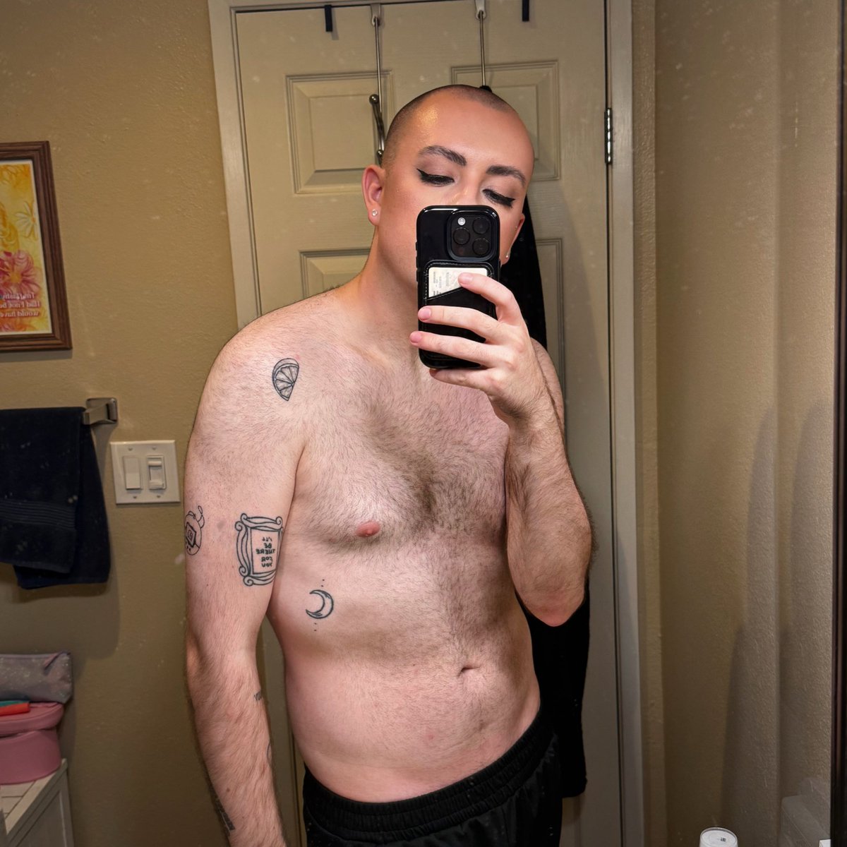 iamchrxstopher's tweet photo. HAPPY NATIONAL COMING OUT DAY 🏳️‍🌈 KISS BOYS. KISS GIRLS. KISS EVERYONE. BE WHO YOU ARE. LOVE WHO YOU WANT. I LOVE YOU. 😍 https://t.co/bmH3sTOx4C