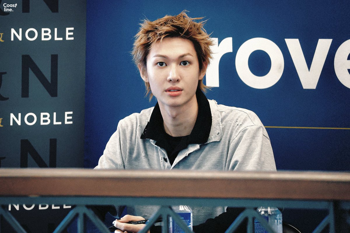 Coastline_18's tweet image. 251011 
🫳🏻🫳🏻

#MARTIN #마틴  
#CORTIS #코르티스