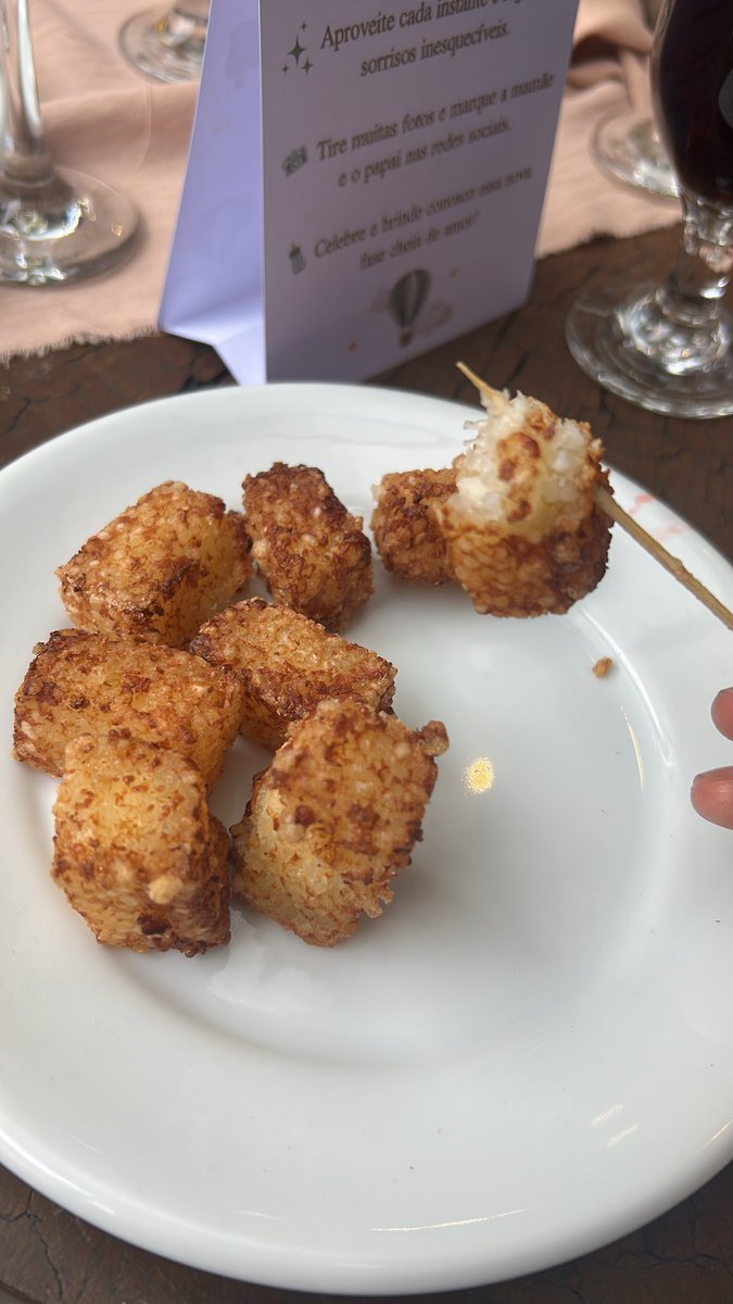 lyzxioon's tweet image. Estou #comendo todos os #dadinhos de #tapioca do cha de bebe