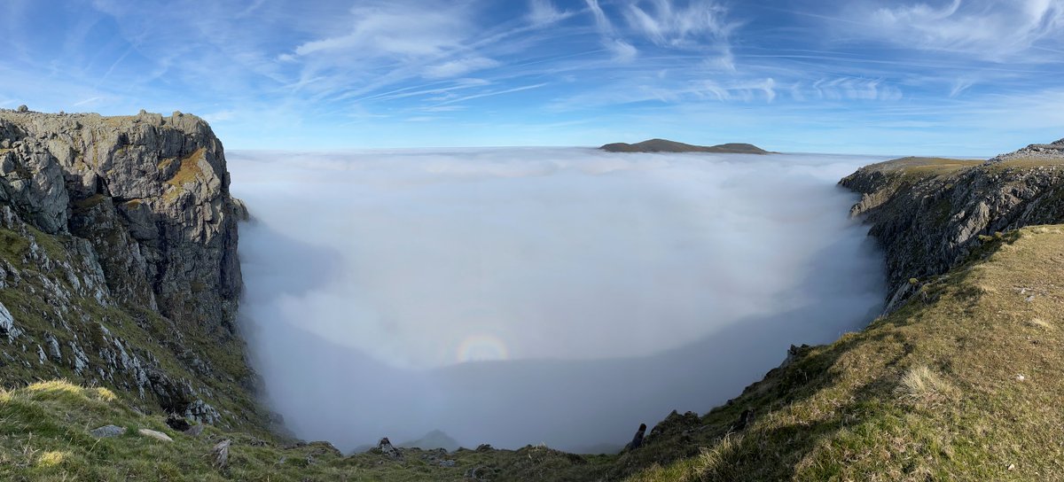 TravellingTrev's tweet photo. Four more from a truly memorable walk on the Glyderau today ♥️🏴󠁧󠁢󠁷󠁬󠁳󠁿⛰️ #Eryri #temperatureinversion #BrockenSpectre https://t.co/FzAgiTzmDW