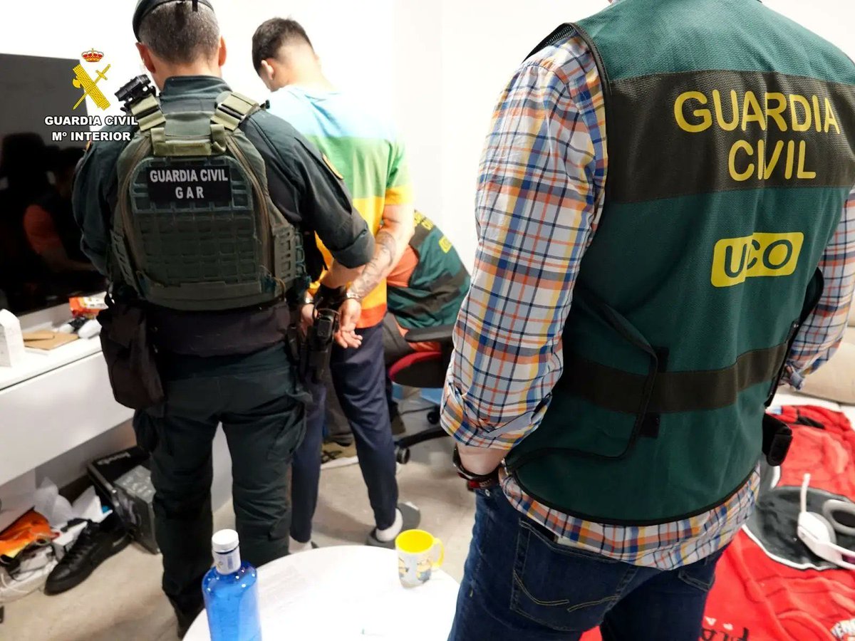 torrents's tweet photo. Spain’s Civil Guard dismantles the GXC Team, a major banking phishing network, and arrests its lead developer behind credential-theft kits.

https://t.co/OszV9BwFCi https://t.co/t1bJ0yuspL