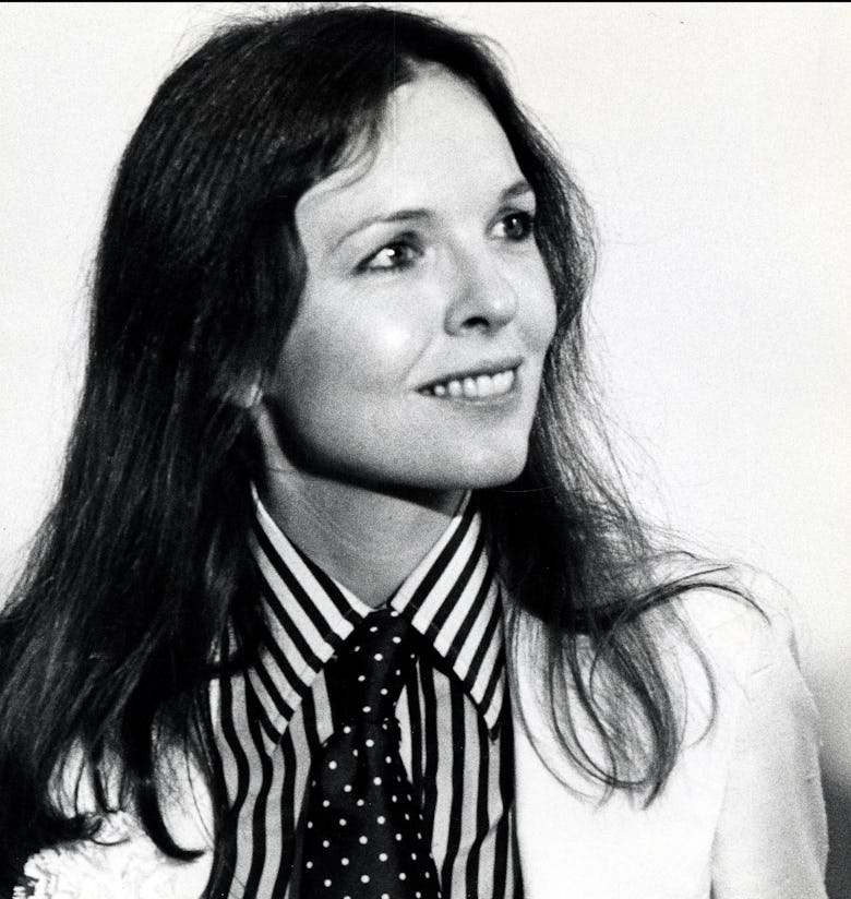 fernavarro17's tweet photo. Triste noticia: muere Diane Keaton, icono del mejor cine de todos los tiempos, actriz sublime que deja en su historia estar en 'El Padrino' o en el mejor cine de Woody Allen. Ahí es nada. Y todo lo demás. A ninguna mujer le sentaron tan bien los pantalones, corbata o camisa. https://t.co/AfTgs0LiUa