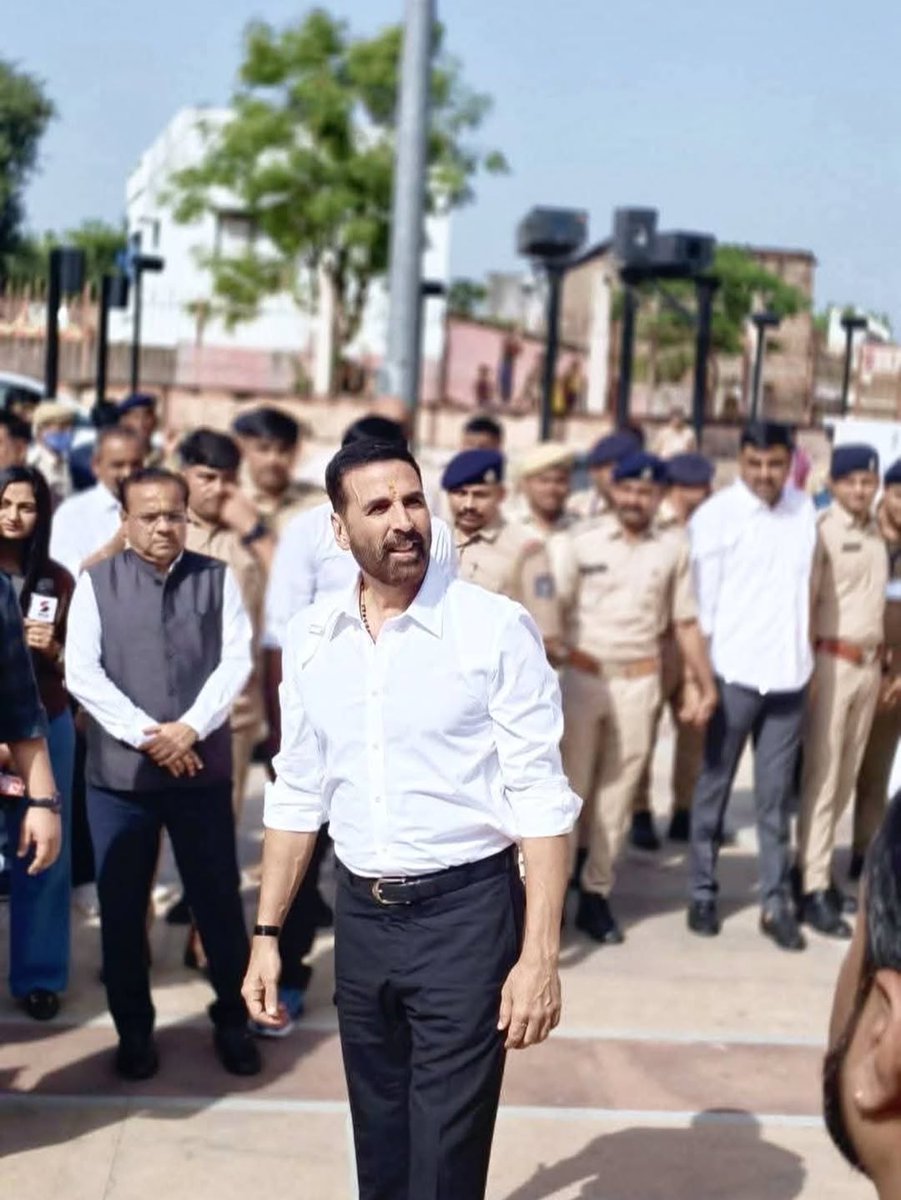 GauravAkshay16's tweet image. Akshay Kumar sir has visited the Hatkeshvar Mahadev temple at Vadnagar, Gujarat
#AkshayKumar #AkshayKumar𓃵