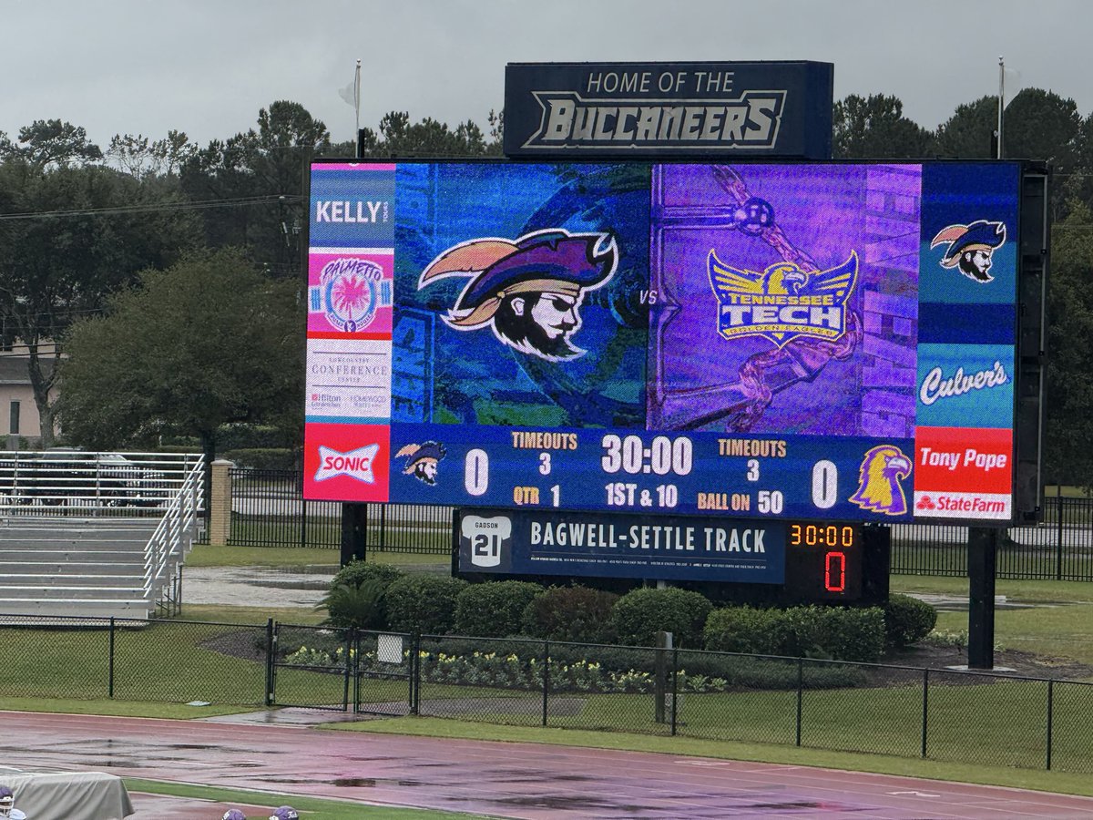 Carl_D_Musch's tweet photo. 30 Minutes Away From Kick Off in the rain !!! @CarsonTins24631 @PastorJFC @TJ_Carter29 @HallTechSports1 @MrWayneJohnson @JLay12 https://t.co/FSNeHTjYII
