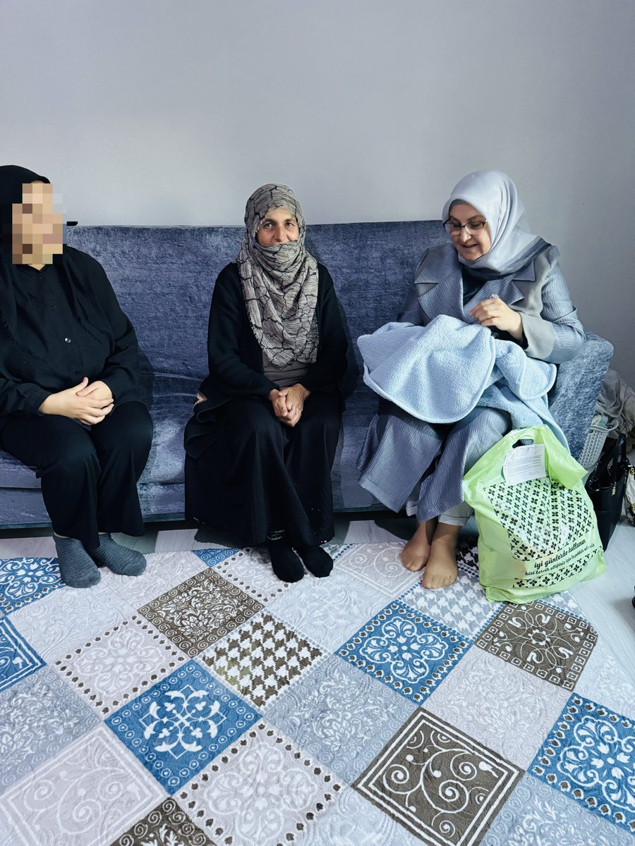 CldrnAkkadinlar's tweet photo. 11 Ekim dünya kız çocukları günü münasebetiyle ilçe Kadın Kolları Başkanımız Filiz Çınarbay ile siyasi hukuk birim Başkanımız Cihan Kılıç ile birlikte yeni doğan kız çocuklarını ziyaret ettiler. @tugbaisikercan @zerrin_arslan @MunevverErtus @zerrin_alpaslan @akkadinvann https://t.co/NVBH3s3k0j