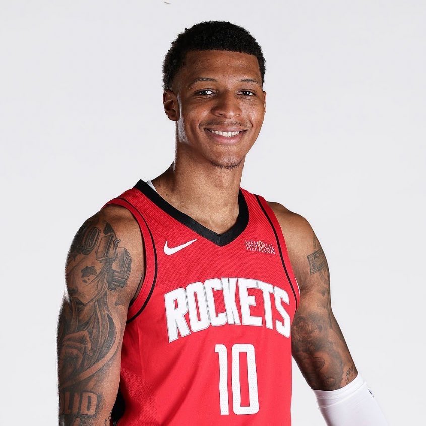 BradeauxNBA's tweet image. Jabari Smith Jr. through 2 preseason games: (23.7 MPG)

13.5 PTS 
4.5 REB
52.6 FG% (9.5 FGA/g)
55.6 3P% (4.5 3PA/g)

Love the confidence he’s played with so far.