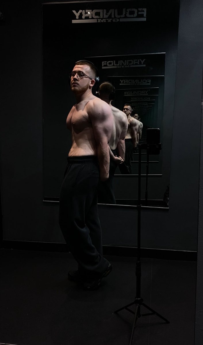 lBroggle tweet media