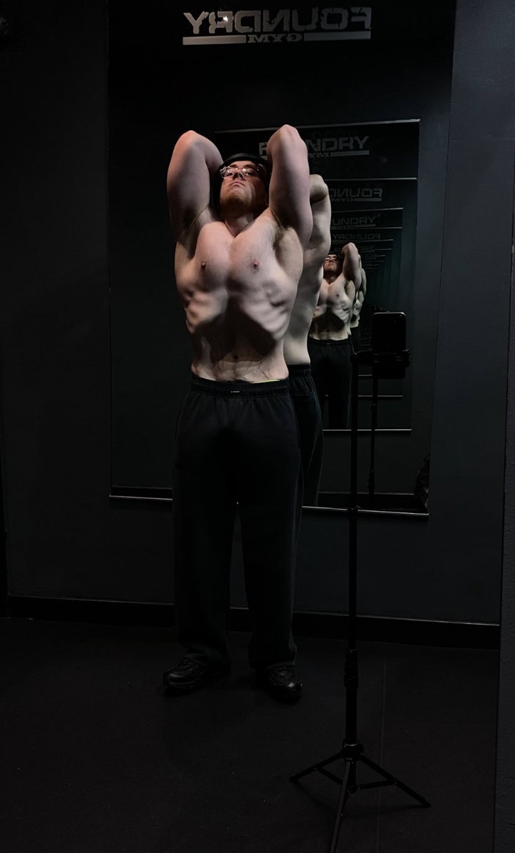 lBroggle tweet media