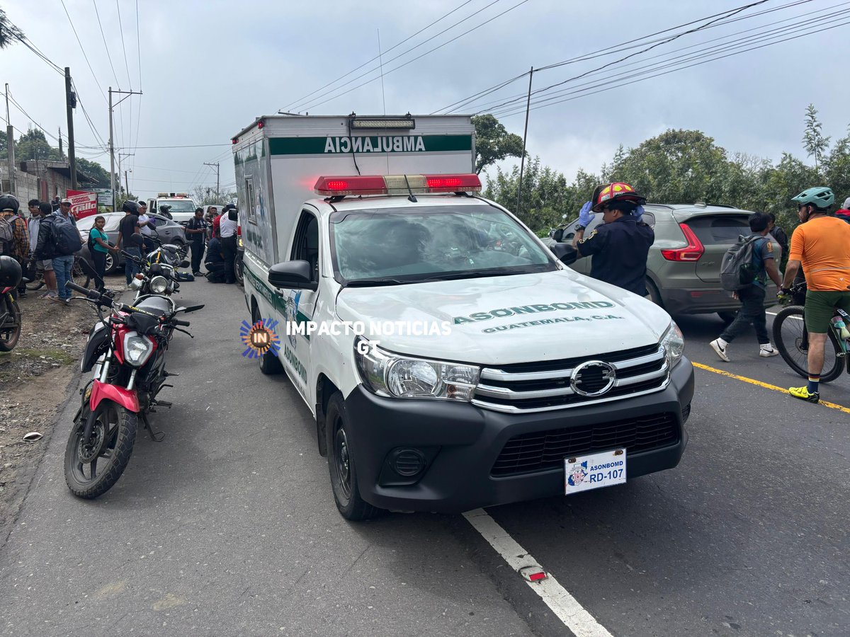 #ÚltimoMinuto 🚨
Motociclista herido en colisión en el km 81 de la Ruta Nacional 14. <a href="/ASONBOMDGT/">ASONBOMD GUATEMALA</a> de Ciudad Vieja lo atendieron por trauma de cráneo y posible lesión en tórax. Fue trasladado por la unidad RD-107 al Hospital Nacional Pedro de Bethancourt.