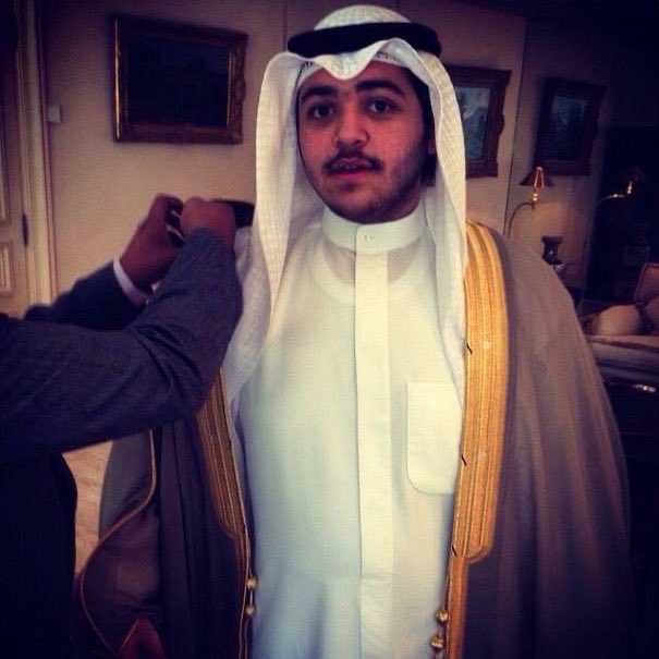 3algam_q8's tweet image. ثريد/1

(من عراقي إلى بدون ثم أصبح كويتي )

فضيحة تزوير #الجنسية_الكويتية للمدعو عبدالله ظافر دوشي شبرم مثقال، من أم كردية وأب مزور يحمل سجل جنائي سكر ومخدرات‼️

أنتبه للتفاصيل👇🏻

حصل جده دوشي على الجنسية بالتزوير بالانتساب، بمساعدة (مطلق العصيمي) في لجنة خيطان. وأصل دوشي من…