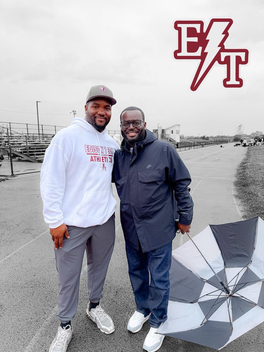 jacobscott101's tweet image. Big shoutout to Coach Chris Taylor on his first of many W’s as Head Varsity Football Coach at Edison Tech! 

From suiting up as a player to leading his alma mater — this is what full circle looks like! Proud moment for the entire Edison family. @RCSDNYS @EdisonTechRCSD…