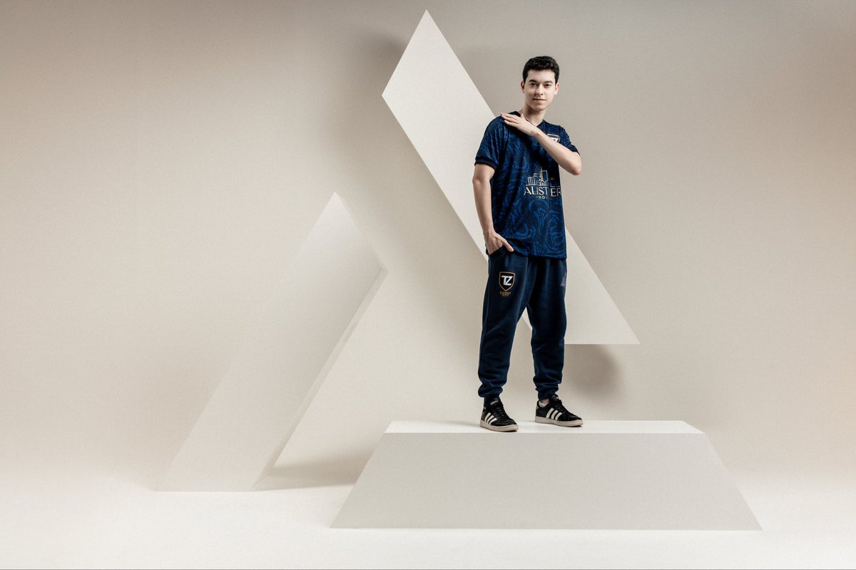 Rampazzo garante a primeira classificação da nossa equipe de EAFC no modo suíço e avança para a fase de Double Elimination, que será disputada amanhã. 💪

Agora, ele vai em busca de uma das 6 vagas para o FC Pro Open – Global Qualifiers! 🌎

Vamos juntos na torcida! 💙