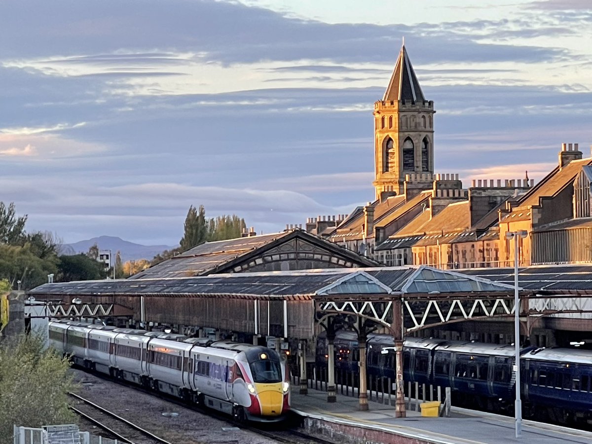 MoonlitSundial's tweet image. What a beautiful evening to be blessed with the chance to get a few shots of Azuma 800106 “You Belong” at #Perth forming the #HighlandChieftain which terminated here due to engineering works. @LNER @DavidHorne @theCALMzone 💚💜