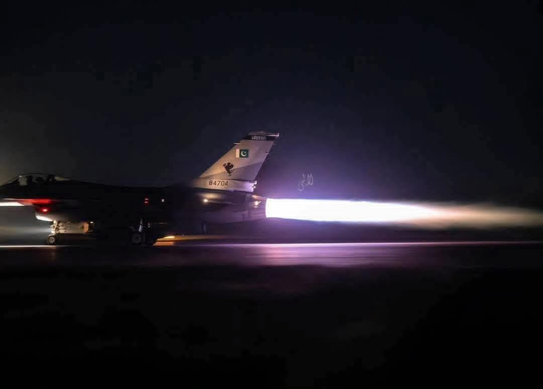آئیے ان لوگوں کے لیے ڈراؤنا خواب بنیں جو ہمارے خواب  چھیننا چاہتے ہیں۔
#Pakistan 
#PAF
