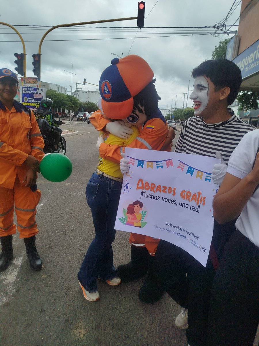DefensaCivilCo's tweet photo. ¡Donde vayas, nosotros estaremos cerca de ti! 🧡 Nuestros hombres y mujeres de #CorazónNaranja, siempre #ListosEnPazOEmergencia para cuidarte y protegerte. 🌴🚨

#Rioacha #Guajira https://t.co/KMGOUylxhZ