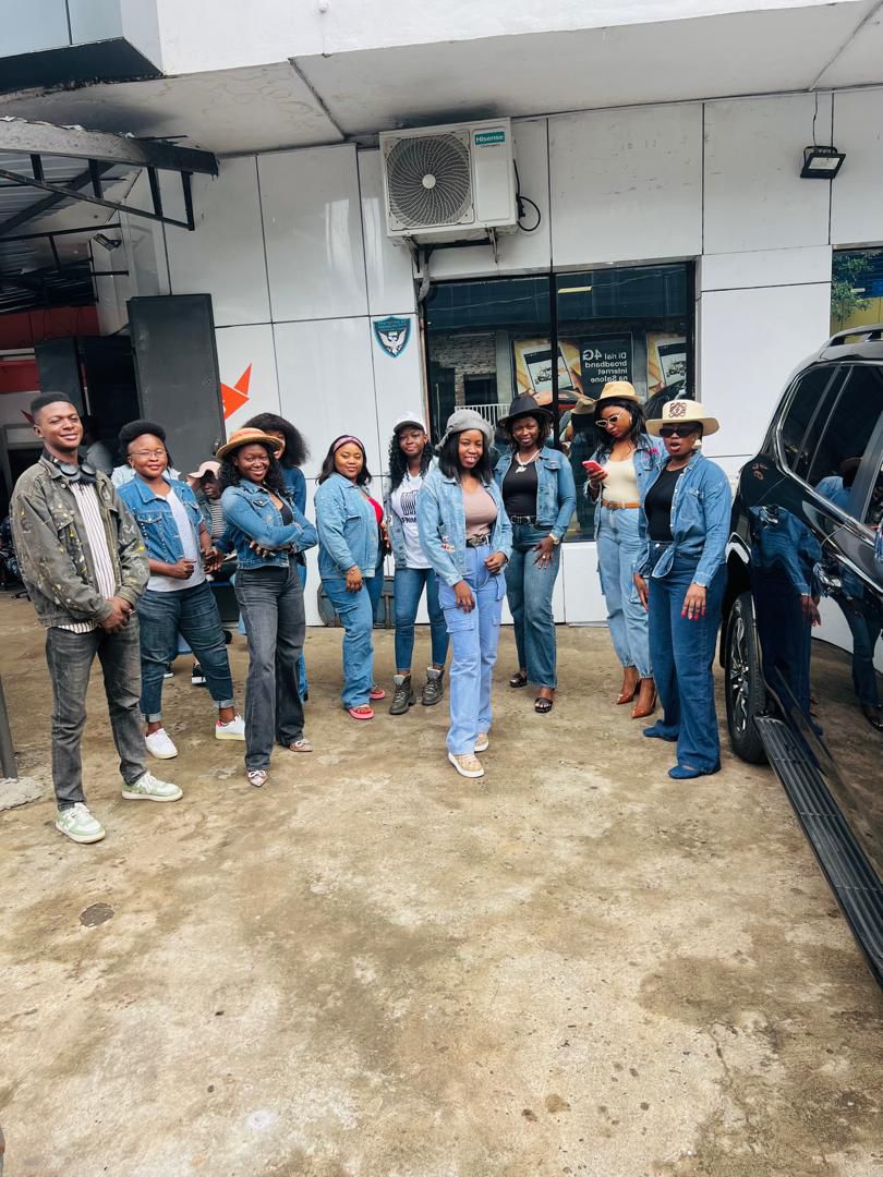 SkyeBankSalone's tweet photo. This is how we close our customer service week at Sky Bank Sierra Leone Limited, with a denim on denim kind of day. These were a few pictures from the day. We also celebrated the staffs as we are also customers ๐.
#thepeakispossible
#skybanksl
#csw25 #missionpossible https://t.co/sT7Dn5oHnw