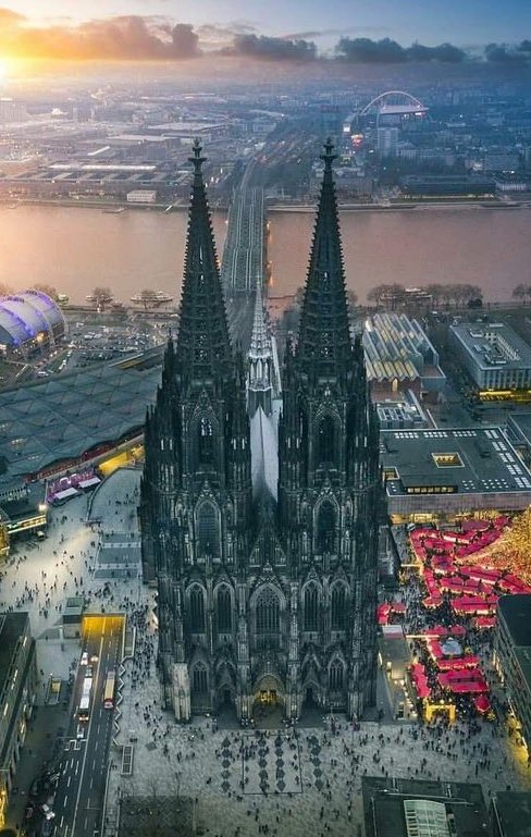 Sachinettiyil's tweet image. It took 7 centuries for the German Catholics to build this beautiful cathedral in Cologne.