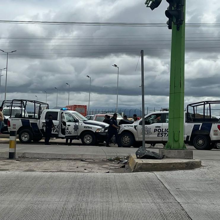 Quadratin_Hgo's tweet image. 🚓 Accidente entre patrullas en bulevar Nuevo Hidalgo

La tarde de este sábado se registró un choque entre 2 patrullas de la Secretaría de Seguridad Pública de Hidalgo (SSPH) sobre el bulevar Nuevo Hidalgo, a la altura de la tienda Chedraui en Pachuca. 

#LoVíEnQuadratín